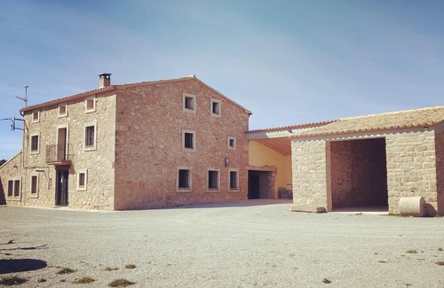 Argencola House | Country house surrounded by fields