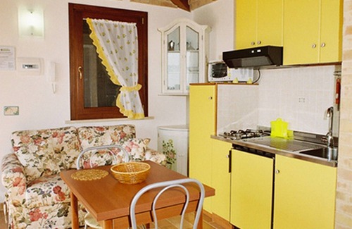 Capodarco Cottage | Country House The house of Carla-Pool and WI FI Free-TWO-ROOM APARTMENT 3 km from the SEA