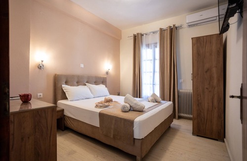 Esperion Villa | Country House 'Villa Evridiki' with Private Terrace, Wi-Fi and Air Conditioning