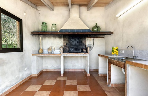 Ullaro Cottage | Country house with amazing pool and garden in a beautiful rural setting