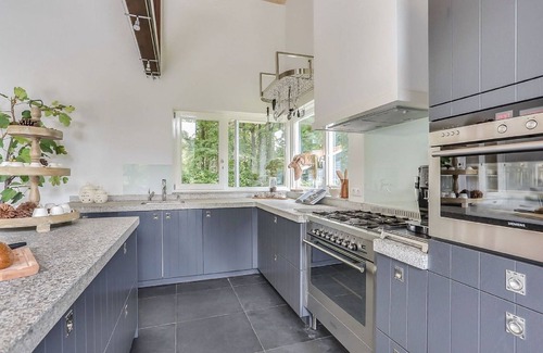 Uden Villa | Country House with fireplace at Bedafse Bergen