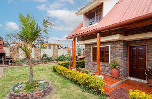 Ubate House | Country house with fireplace and mountain view