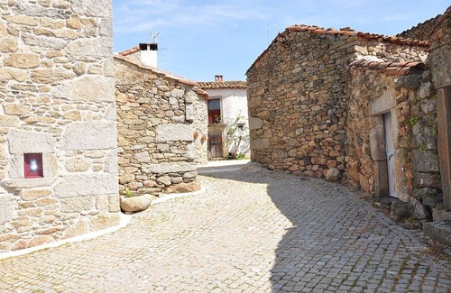 Sendim Cottage | Country house with pool in rustic village