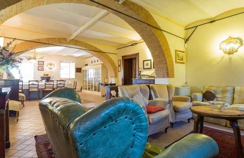 Badiola House | Country house with swimming pool and garden in the green of umbrian countryside