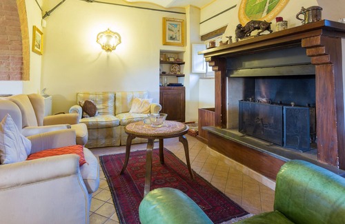 Badiola House | Country house with swimming pool and garden in the green of umbrian countryside