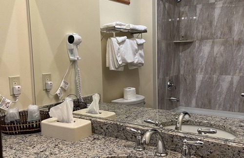 Hazlet Hotel | Country Inn of Hazlet