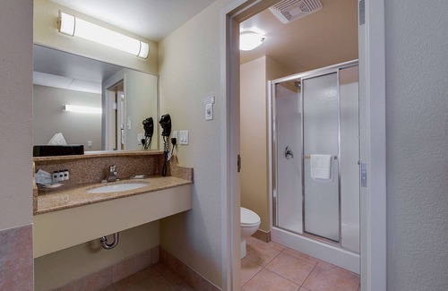 Niagara Falls Hotel | Country Inn & Suites by Radisson, Niagara Falls, ON