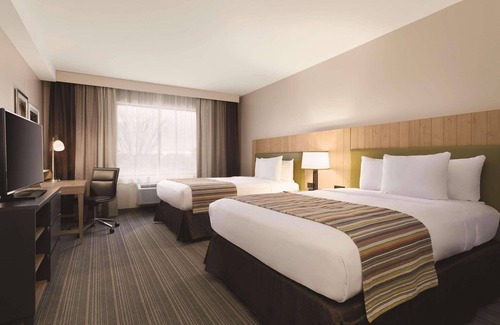 Cannifton Hotel | Country Inn & Suites by Radisson, Belleville, ON