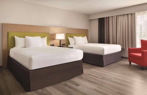 Cedar Falls Hotel | Country Inn & Suites by Radisson, Cedar Falls, IA