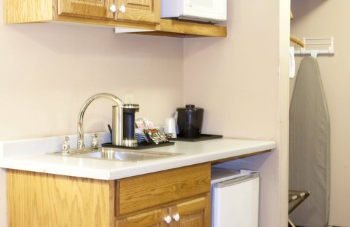 Cedar Falls Hotel | Country Inn & Suites by Radisson, Cedar Falls, IA