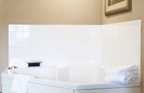 Cedar Falls Hotel | Country Inn & Suites by Radisson, Cedar Falls, IA