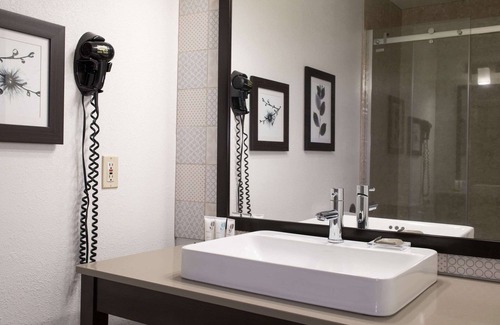 Platteville Hotel | Country Inn & Suites by Radisson, Platteville, WI