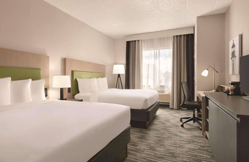 Gypsum Hotel | Country Inn & Suites by Radisson, Port Clinton, OH