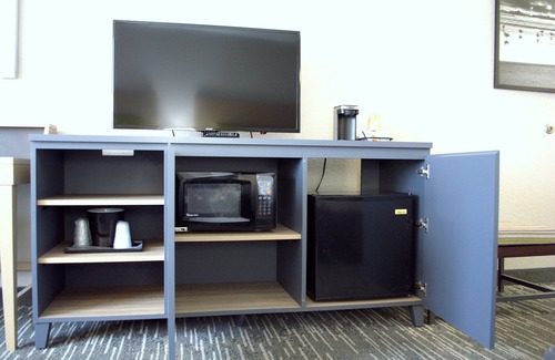 Gypsum Hotel | Country Inn & Suites by Radisson, Port Clinton, OH