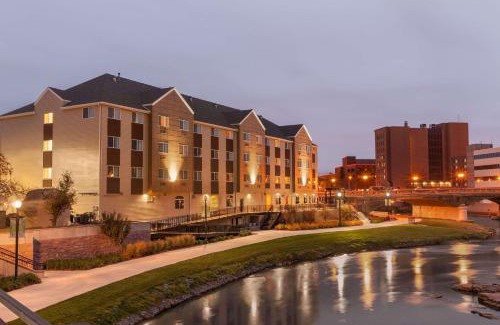Downtown Hotel | Country Inn & Suites by Radisson, Sioux Falls, SD