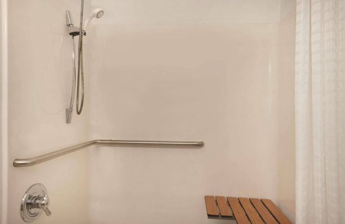 Valparaiso Hotel | Country Inn & Suites by Radisson, Valparaiso, IN