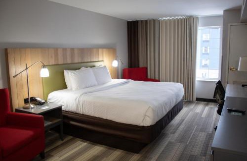 Big Rapids Hotel | Country Inn & Suites by Radisson, Big Rapids, MI
