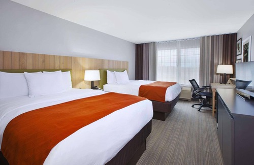 Big Rapids Hotel | Country Inn & Suites by Radisson, Big Rapids, MI
