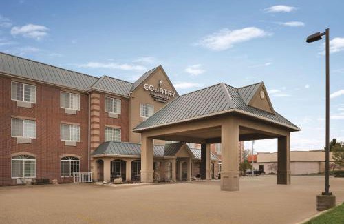 Valparaiso Hotel | Country Inn & Suites by Radisson, Valparaiso, IN