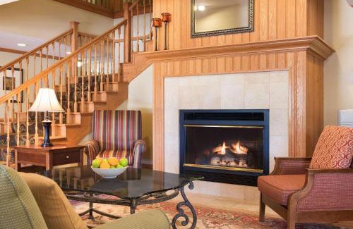 Quad Cities Hotel | Country Inn & Suites by Radisson, Davenport - Quad Cities