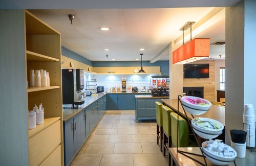 Greenfield Hotel | Country Inn & Suites by Radisson, Greenfield, IN