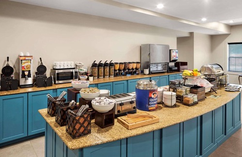 Rossville Hotel | Country Inn & Suites by Radisson, Baltimore North, MD