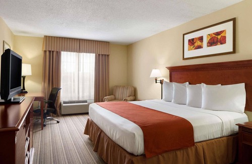 Rossville Hotel | Country Inn & Suites by Radisson, Baltimore North, MD