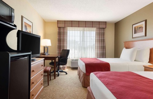 Quad Cities Hotel | Country Inn & Suites by Radisson, Davenport - Quad Cities