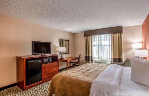 Muskegon Hotel | Country Inn & Suites by Radisson, Muskegon, MI