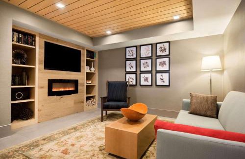 Plymouth Hotel | Country Inn & Suites by Radisson, Minneapolis West, MN
