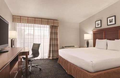 Woodbury Hotel | Country Inn & Suites by Radisson, Woodbury, MN