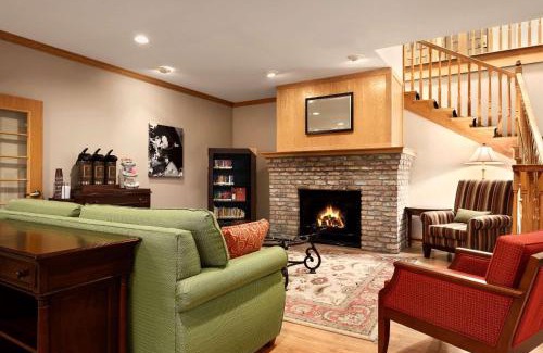 Clinton Hotel | Country Inn & Suites by Radisson, Clinton, IA