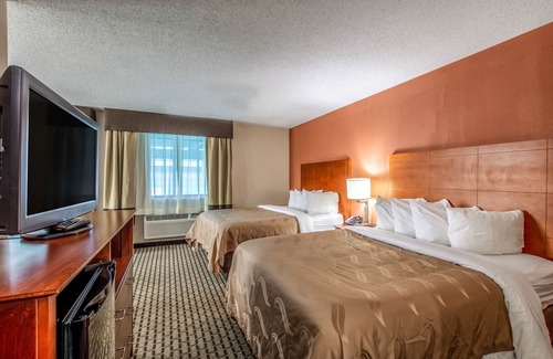 Muskegon Hotel | Country Inn & Suites by Radisson, Muskegon, MI