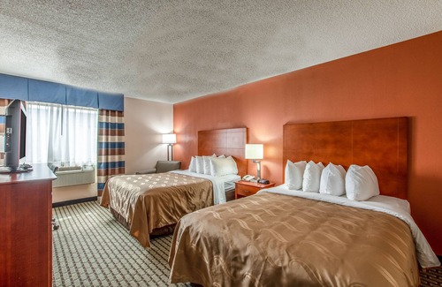Muskegon Hotel | Country Inn & Suites by Radisson, Muskegon, MI