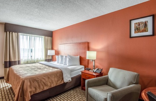 Muskegon Hotel | Country Inn & Suites by Radisson, Muskegon, MI