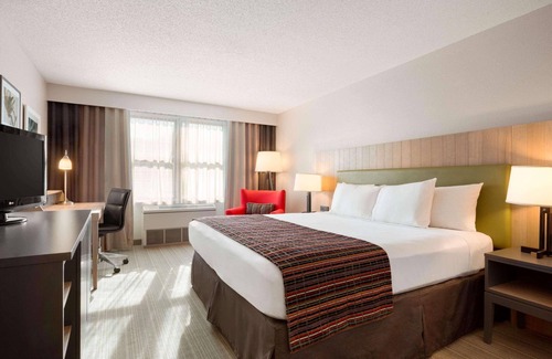 Plymouth Hotel | Country Inn & Suites by Radisson, Minneapolis West, MN