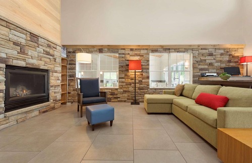 Decorah Hotel | Country Inn & Suites by Radisson, Decorah, IA
