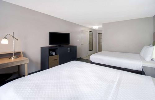 Mount Saint Joseph Hotel | Country Inn & Suites by Radisson, Cincinnati Airport, KY