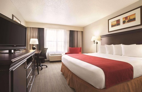 Quad Cities Hotel | Country Inn & Suites by Radisson, Moline Airport, IL