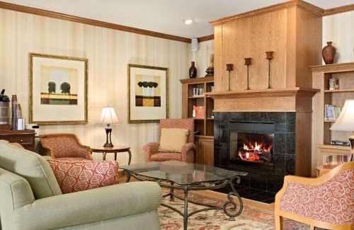 Orange Prairie Hotel | Country Inn & Suites by Radisson, Peoria North, IL