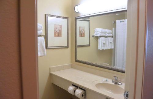 Orange Prairie Hotel | Country Inn & Suites by Radisson, Peoria North, IL