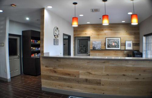 Topeka Hotel | Country Inn & Suites by Radisson, Topeka West, KS
