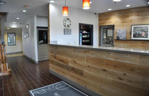 Topeka Hotel | Country Inn & Suites by Radisson, Topeka West, KS