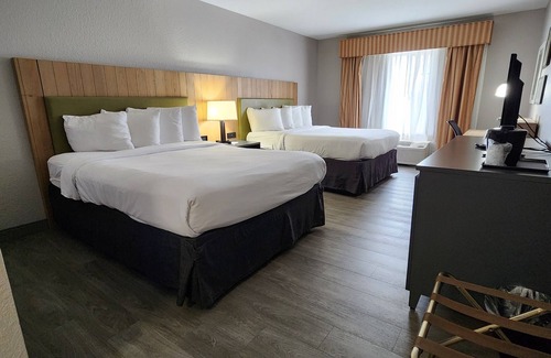 Topeka Hotel | Country Inn & Suites by Radisson, Topeka West, KS