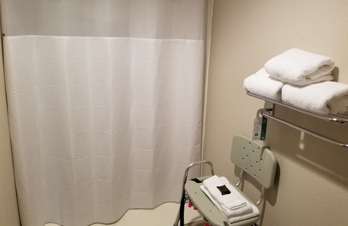 Auburn Hotel | Country Inn & Suites by Radisson, Auburn, IN