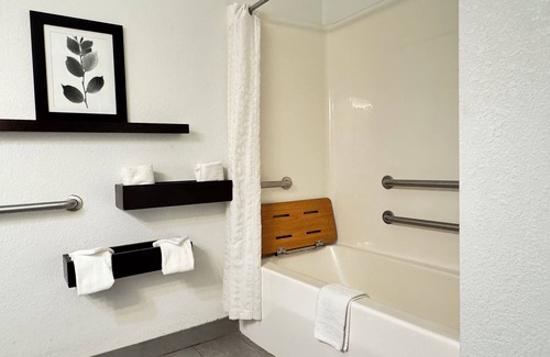 Novi Hotel | Country Inn & Suites by Radisson, Novi, MI