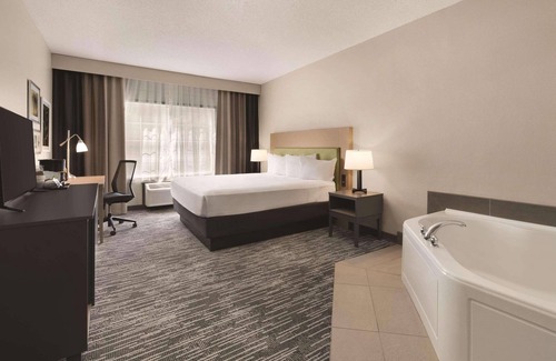 Detroit Lakes Hotel | Country Inn & Suites by Radisson, Detroit Lakes, MN
