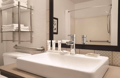 Detroit Lakes Hotel | Country Inn & Suites by Radisson, Detroit Lakes, MN