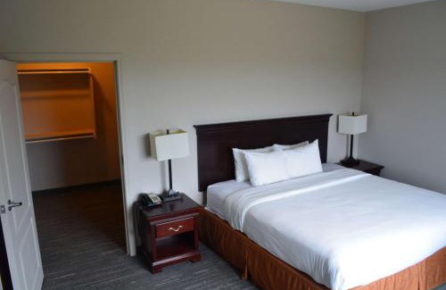 Quail Creek Hotel | Country Inn & Suites by Radisson, Oklahoma City - Quail Springs, OK