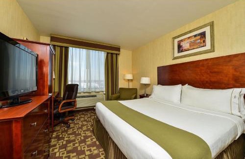 Travis - Chelsea Hotel | Country Inn & Suites by Radisson, Staten Island